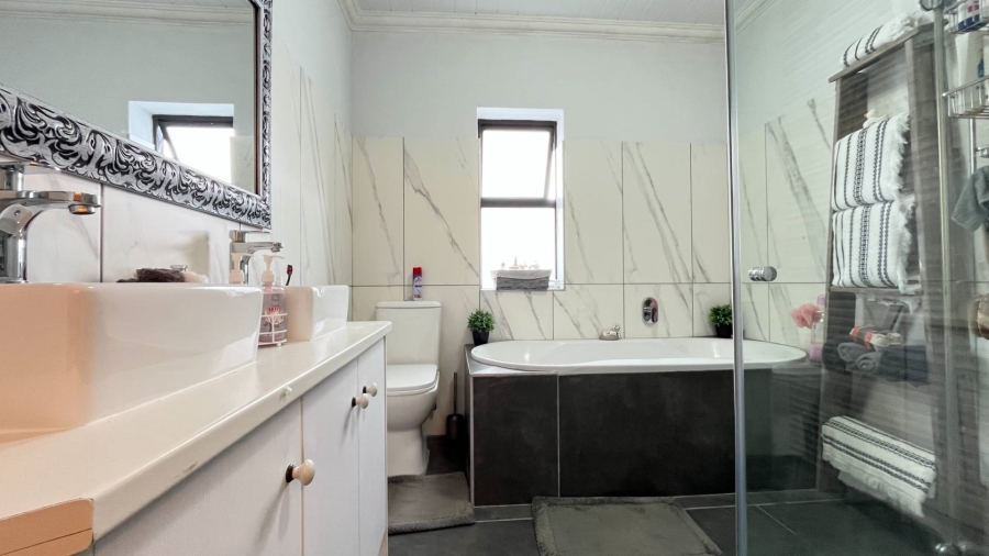5 Bedroom Property for Sale in Dana Bay Western Cape